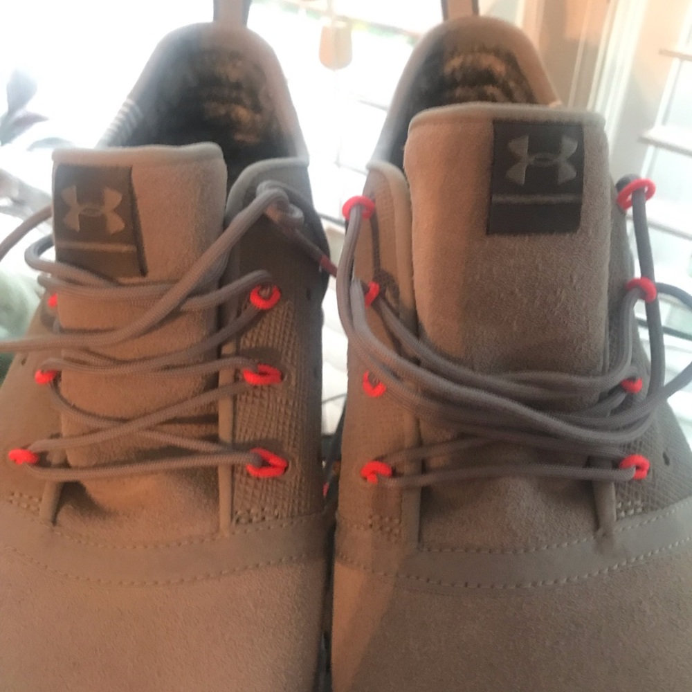 NEW* UNDER ARMOR/Tennis shoes grey w/neon pink